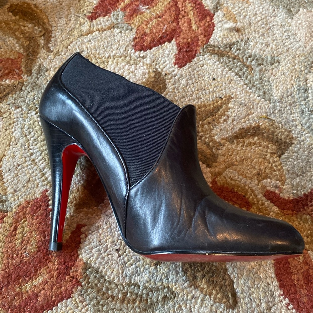 Louboutin look-alike in good condition!